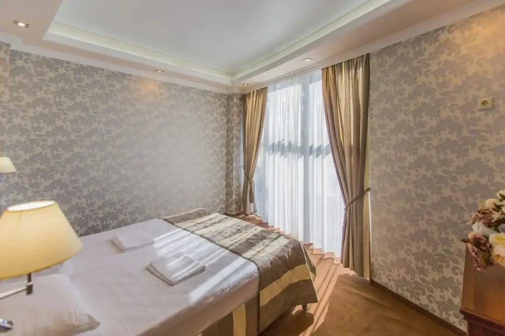 Гагра: Grand Hotel (Гранд)