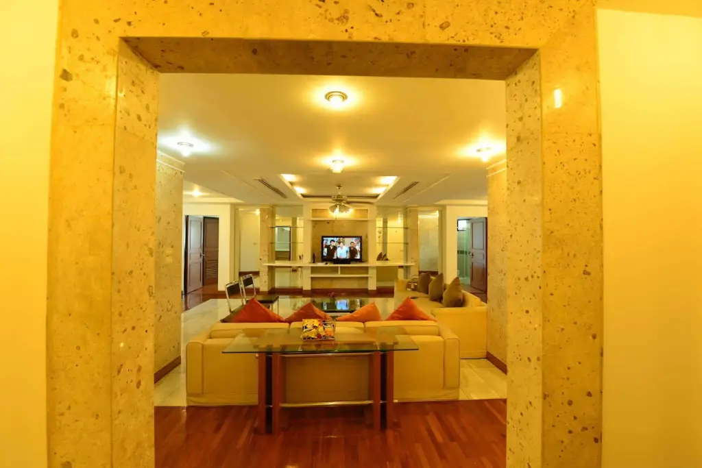 Бангкок: Ebony Tower at Parkview Towers