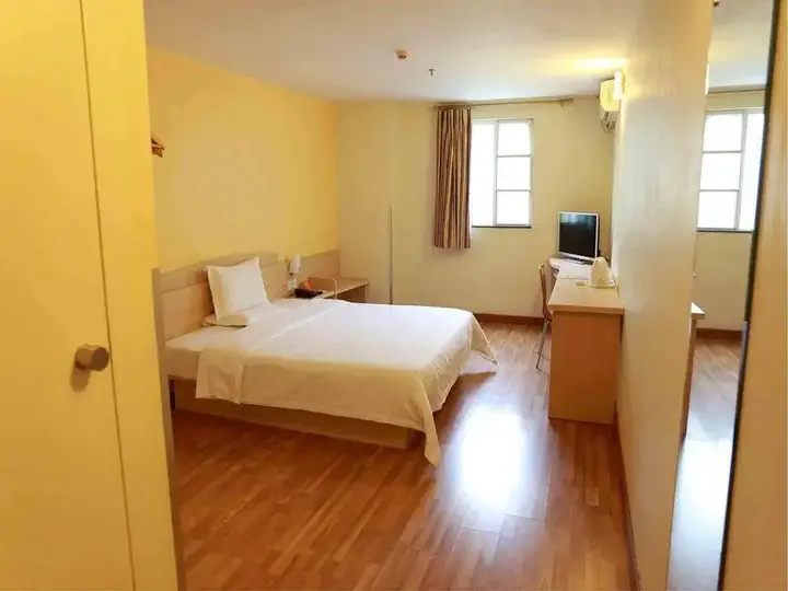 Чунцин: Runzhou Express Hotel (Wansheng Commercial Center Sanyuanqiao Branch)