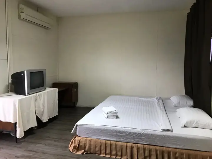Сирача: Happy Hotel