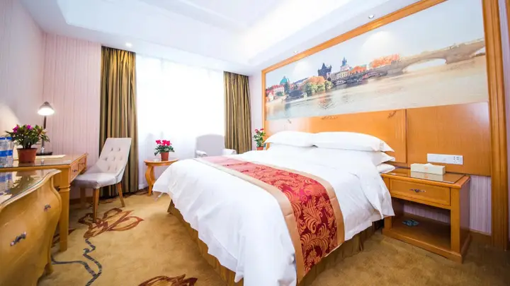 Ухань: Vienna Hotel (Wuhan Lingjiaohu Wanda Metro Station)