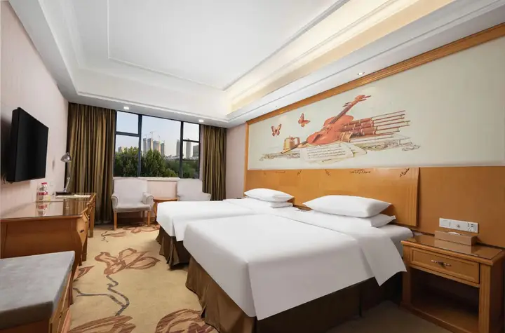 Ухань: Vienna Hotel (Wuhan Lingjiaohu Wanda Metro Station)
