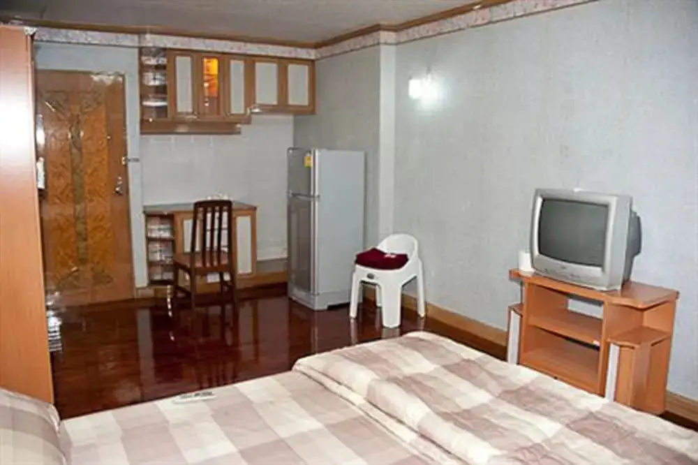 Паккрет: Lotus Condo Downtown