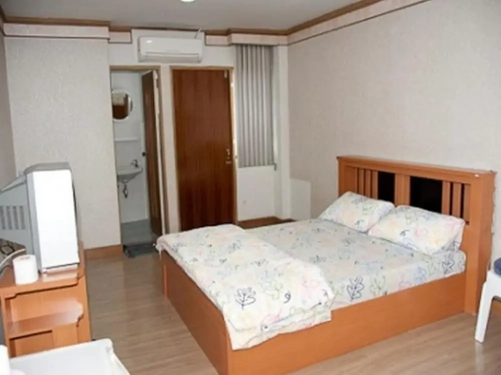 Паккрет: Lotus Condo Downtown
