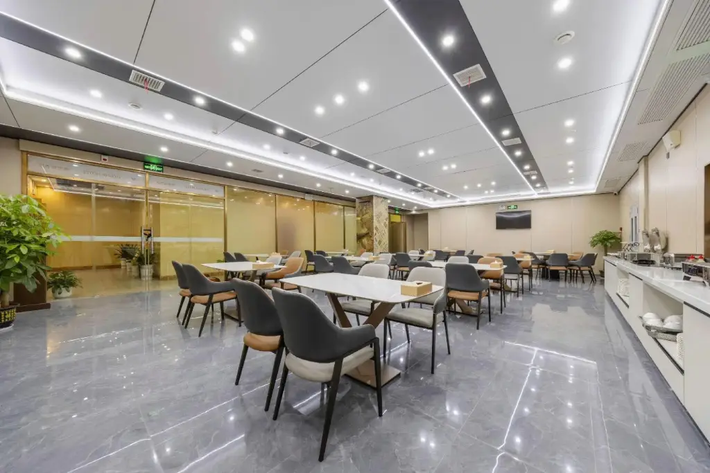 Чанша: Vienna Hotel (Emerald Lake Branch, Changsha Ningxiang High-speed Railway Weat Station)