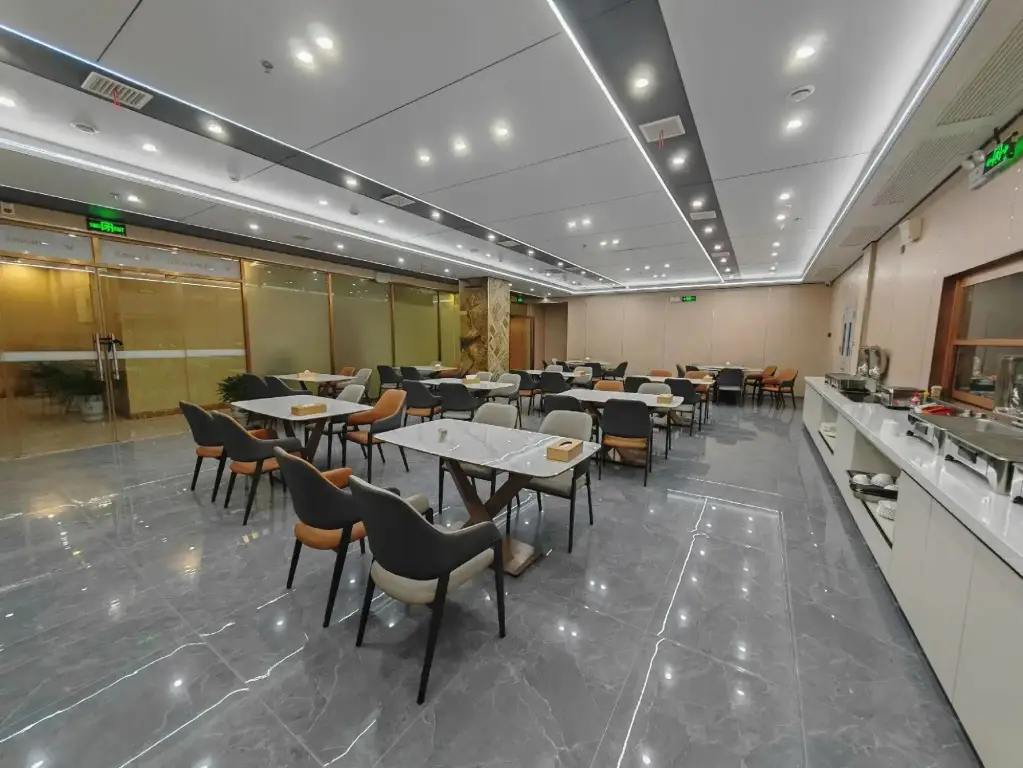 Чанша: Vienna Hotel (Emerald Lake Branch, Changsha Ningxiang High-speed Railway Weat Station)