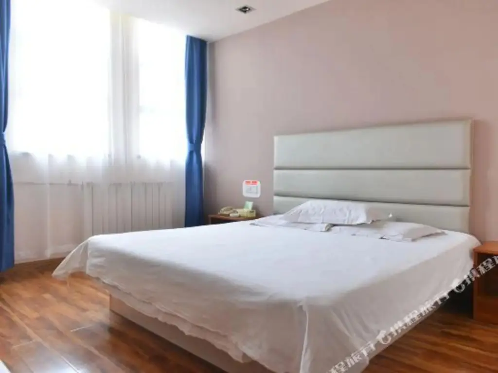 Линьи: Yilai Hotel (Linyi Long distance Bus Station Small Commodity City Branch)