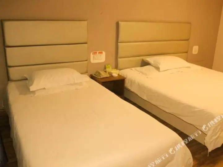 Линьи: Yilai Hotel (Linyi Long distance Bus Station Small Commodity City Branch)