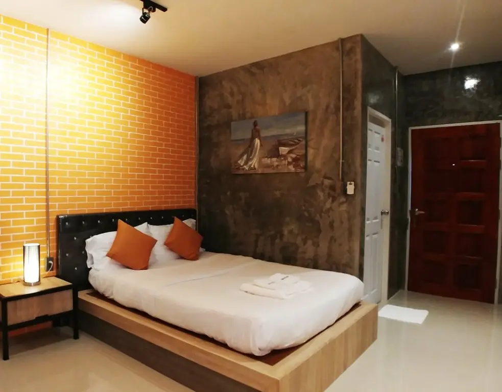 Накхонситхаммарат: Green House Neo-Resotel