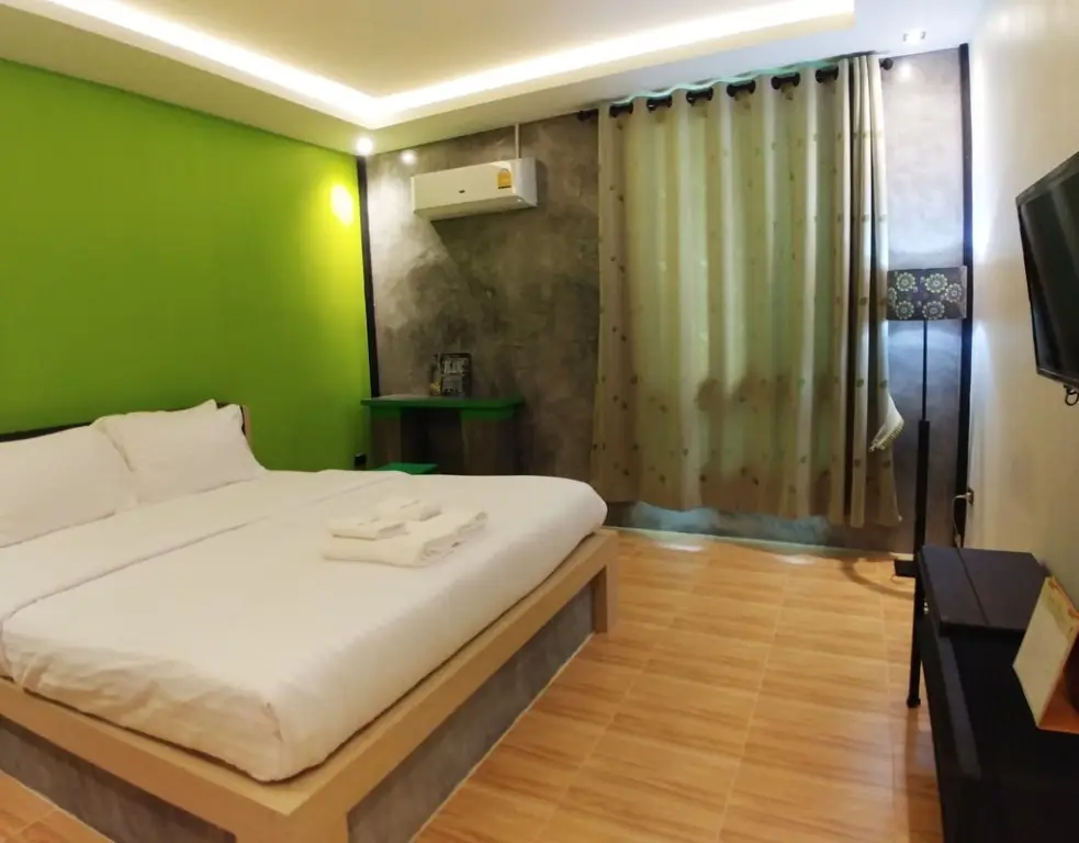 Накхонситхаммарат: Green House Neo-Resotel