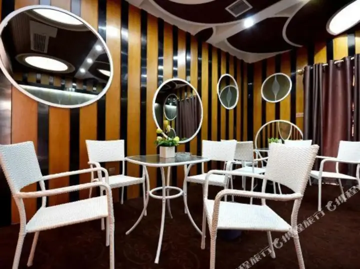 Ухань: Lanli Theme Hotel (Xinzhou District Government)