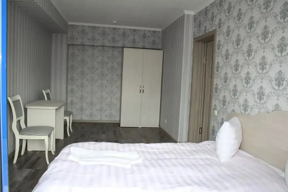 Алматы: Turkestan Hotel