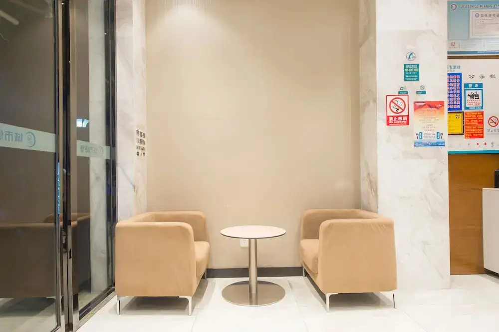 Ухань: City Comfort Inn Plaza Hotel Wuchang Railway Station