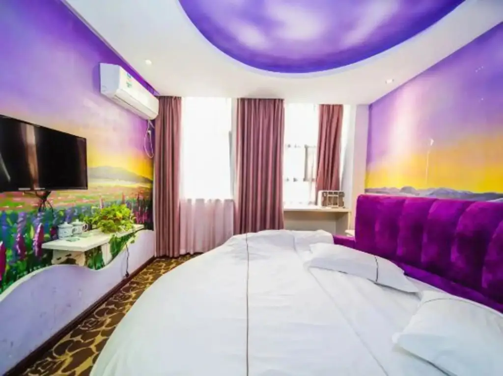 Чанша: Bojing Theme Hotel (Changsha South Railway Station)