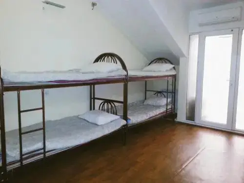 Алматы: Esentai Hostel