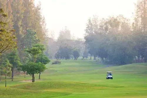 Тха-Муанг: Evergreen Hills Golf Club & Resort