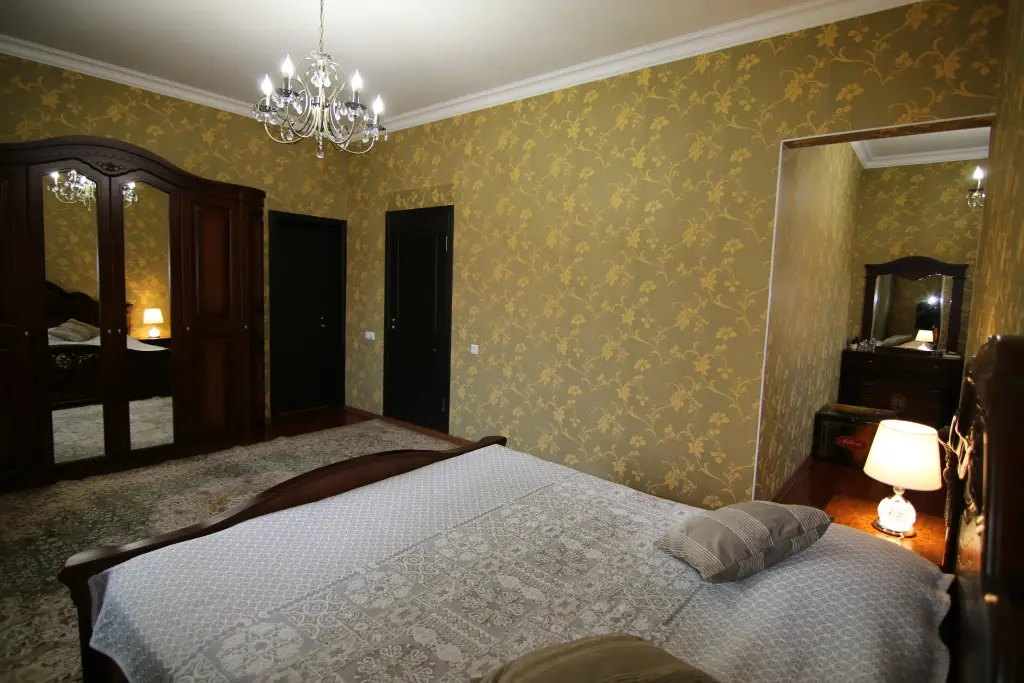 Алматы: Little Castle Kalkaman Guest House