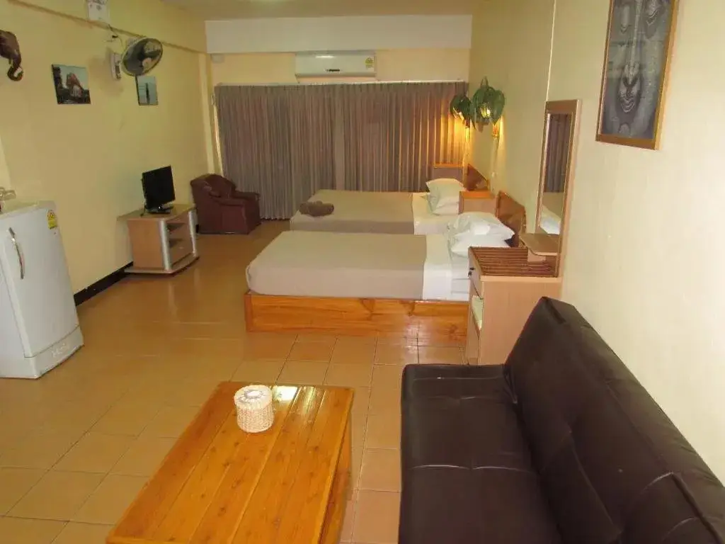 Чиангмай: Funky Monkey Guesthouse & Tours