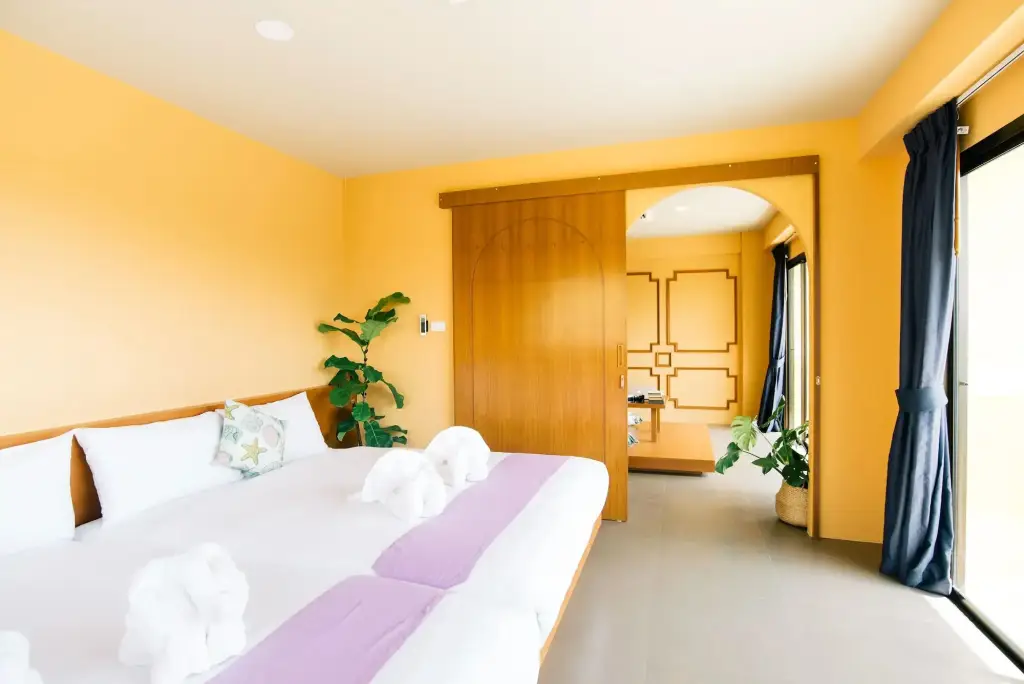 Краби: ROYAL PINEAPPLE HOTEL | A Welcome to Wealth and Good Fortune