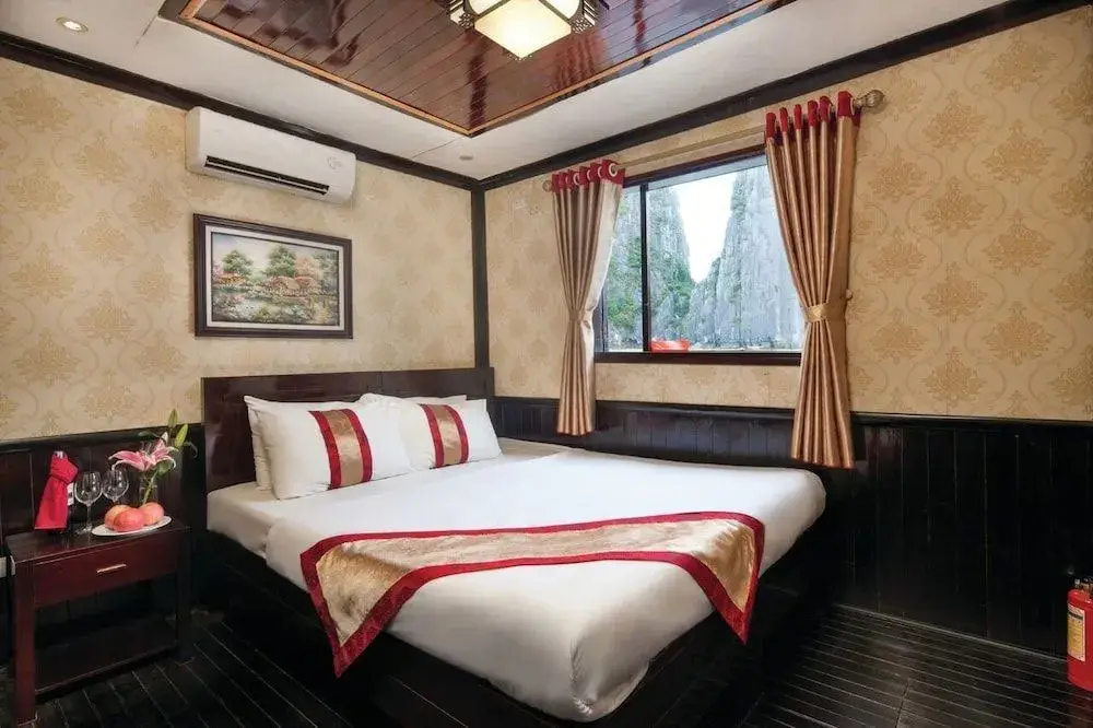 Халонг: Halong Moonlight Cruises