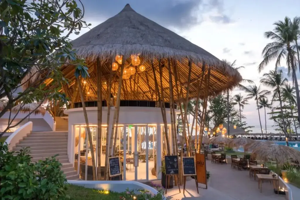Тай-Муанг: Курортный отель Eden Beach Khao Lak Resort & Spa