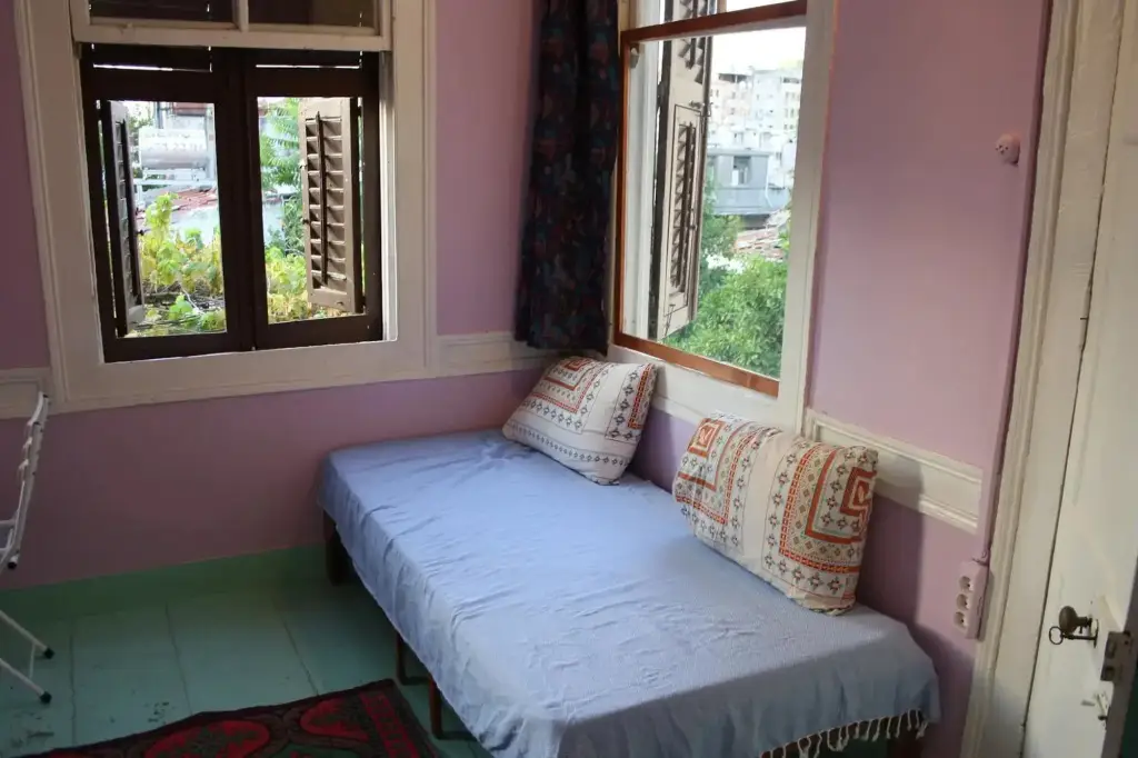 Измир: Lotus Garden Hostel