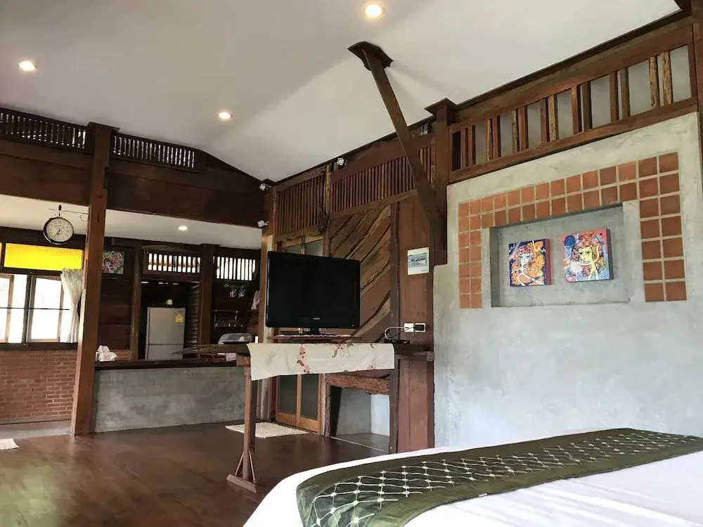 Пак-Чонг: Pakchong Family Home