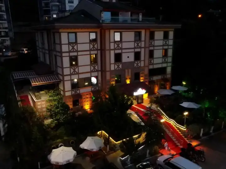 Кайели: Hotel Lazlakar