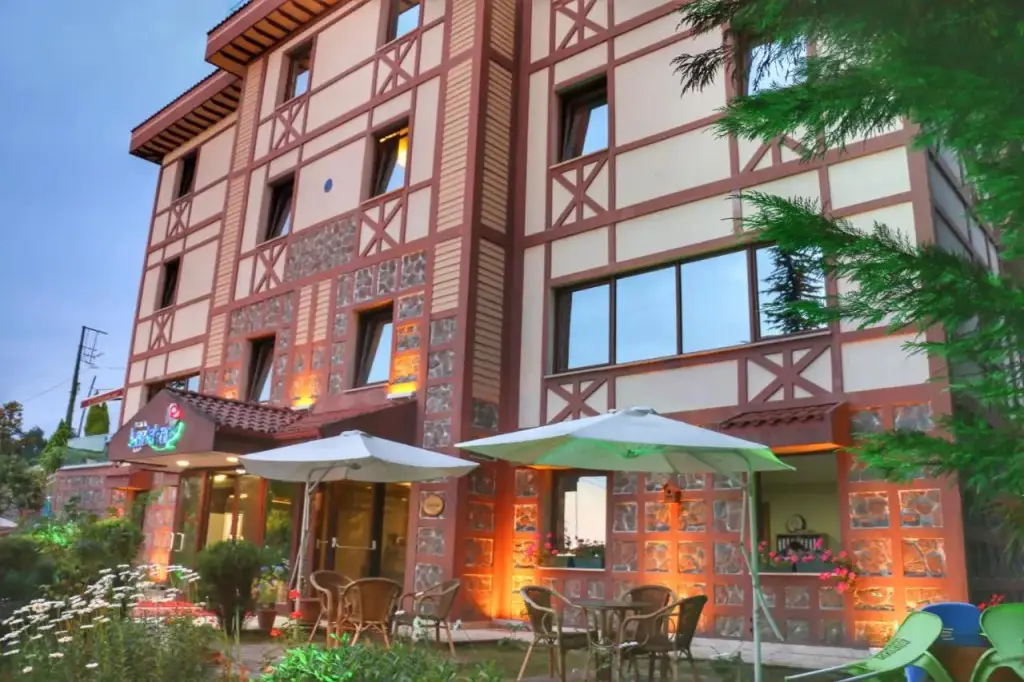 Кайели: Hotel Lazlakar