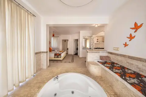 Golden Life Heights Deluxe Suite Hotel - Adults Only — фото 1