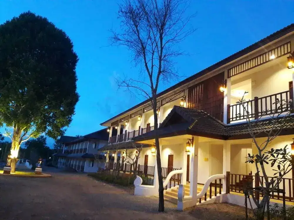 Nan Green Lake View Resort — фото 1