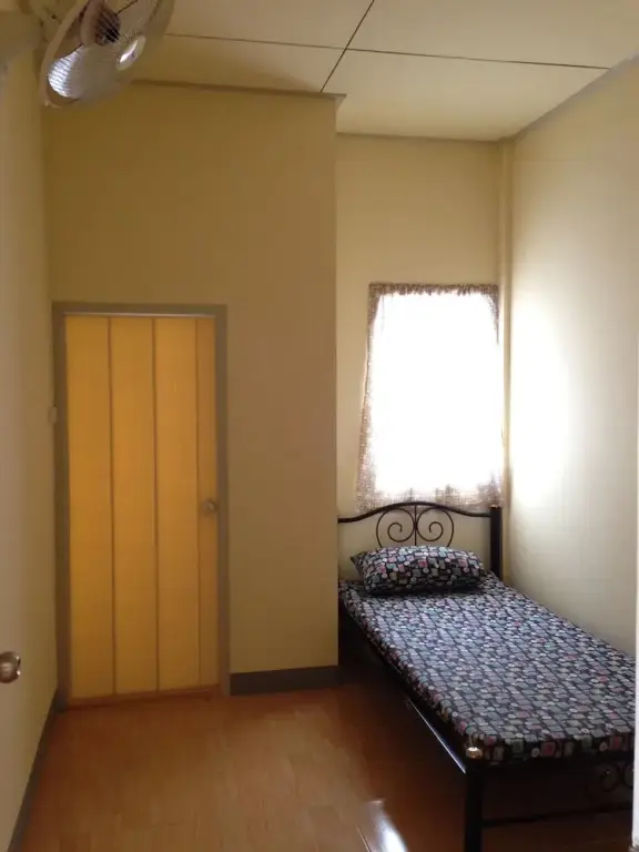 Мэй Джо: Blue Dorm