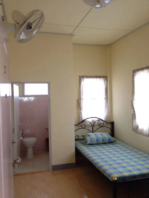 Мэй Джо: Blue Dorm