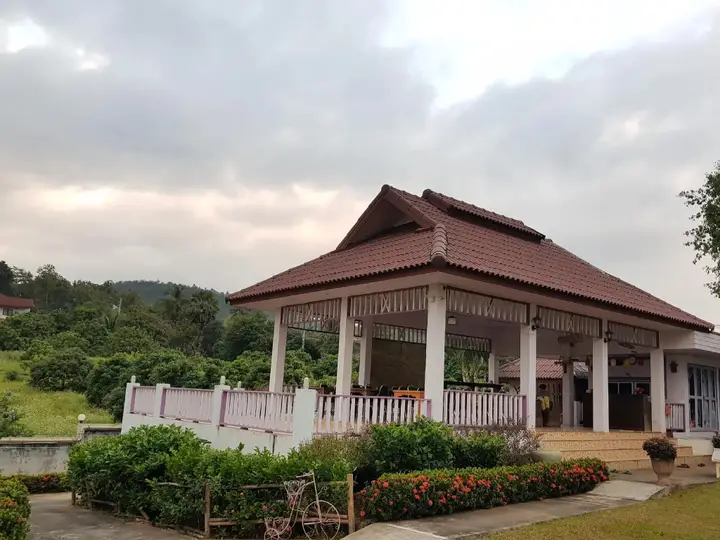Чом-Тонг: Mae Klang Ban yen hill
