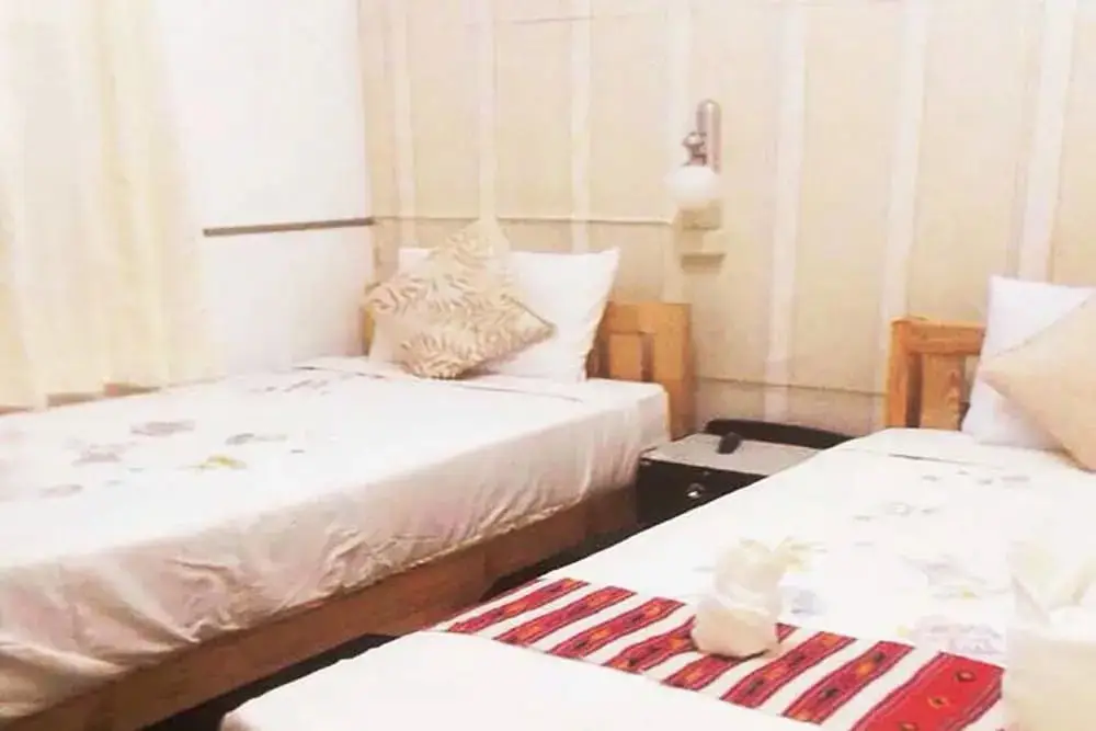 Тхунг Бан Ват: Hueanwaddkhian Resort