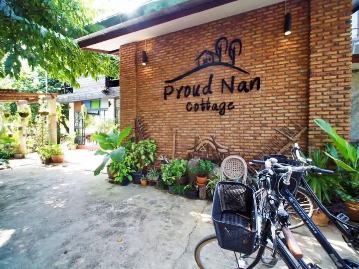 Нан: Proud nan cottage