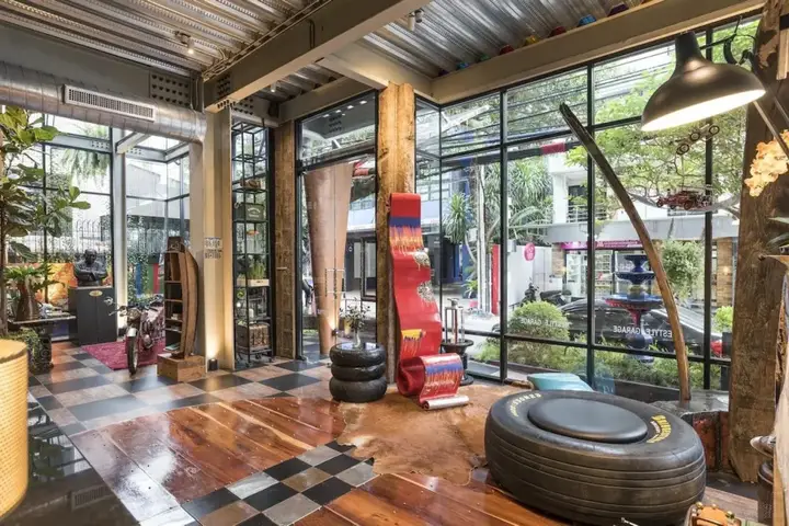 Бангкок: MeStyle Garage Hotel