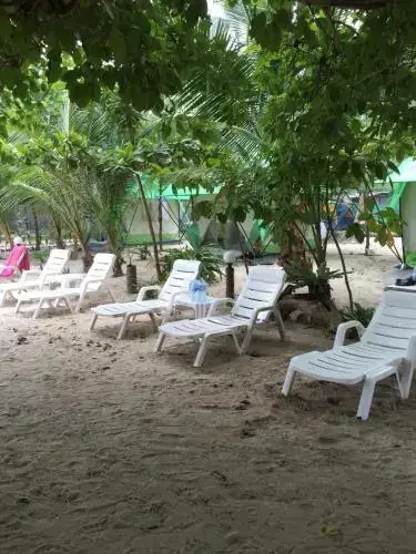 главный пляж: Koh Ngai Camping Restaurant