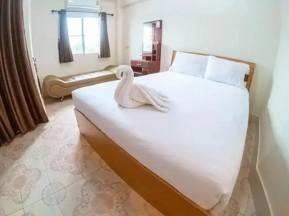 Рои Эт: Orchid Apartment