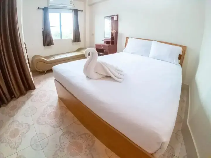 Рои Эт: Orchid Apartment