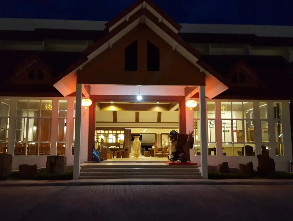 Silayok Grand Hotel — фото 1