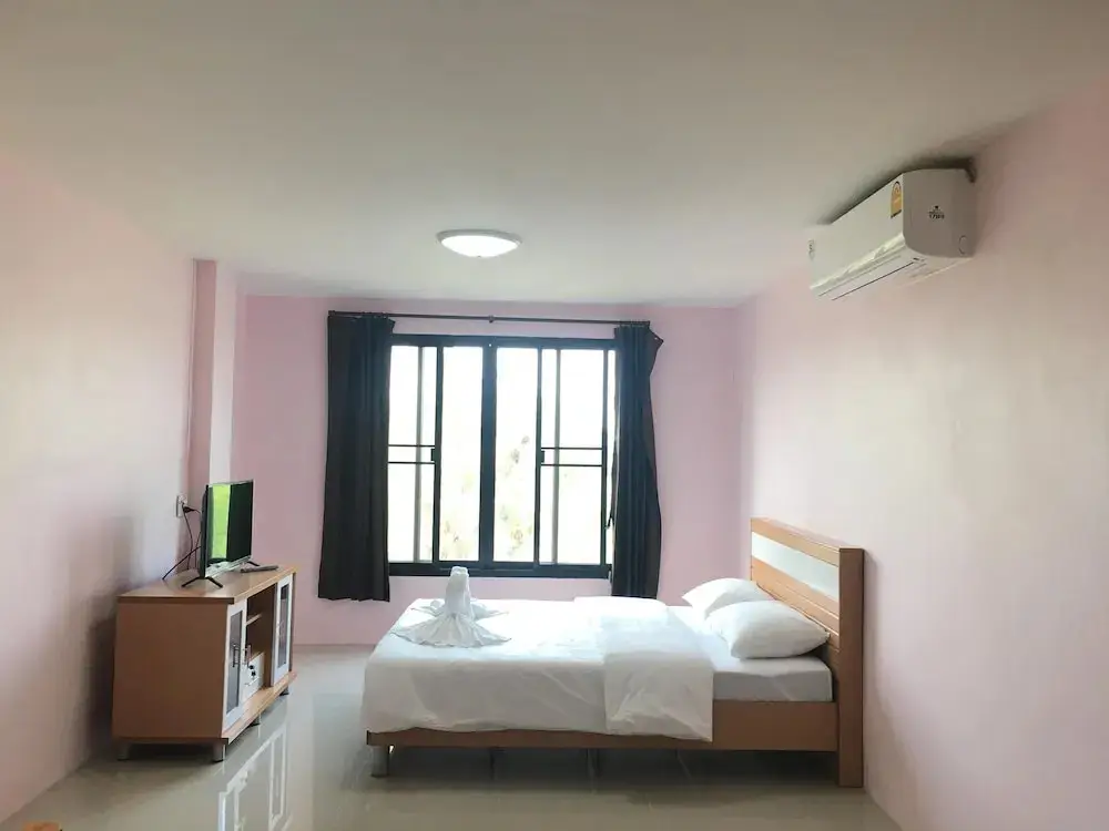 Супханбури: Sutharnlai Apartment