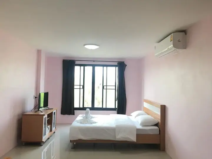 Супханбури: Sutharnlai Apartment
