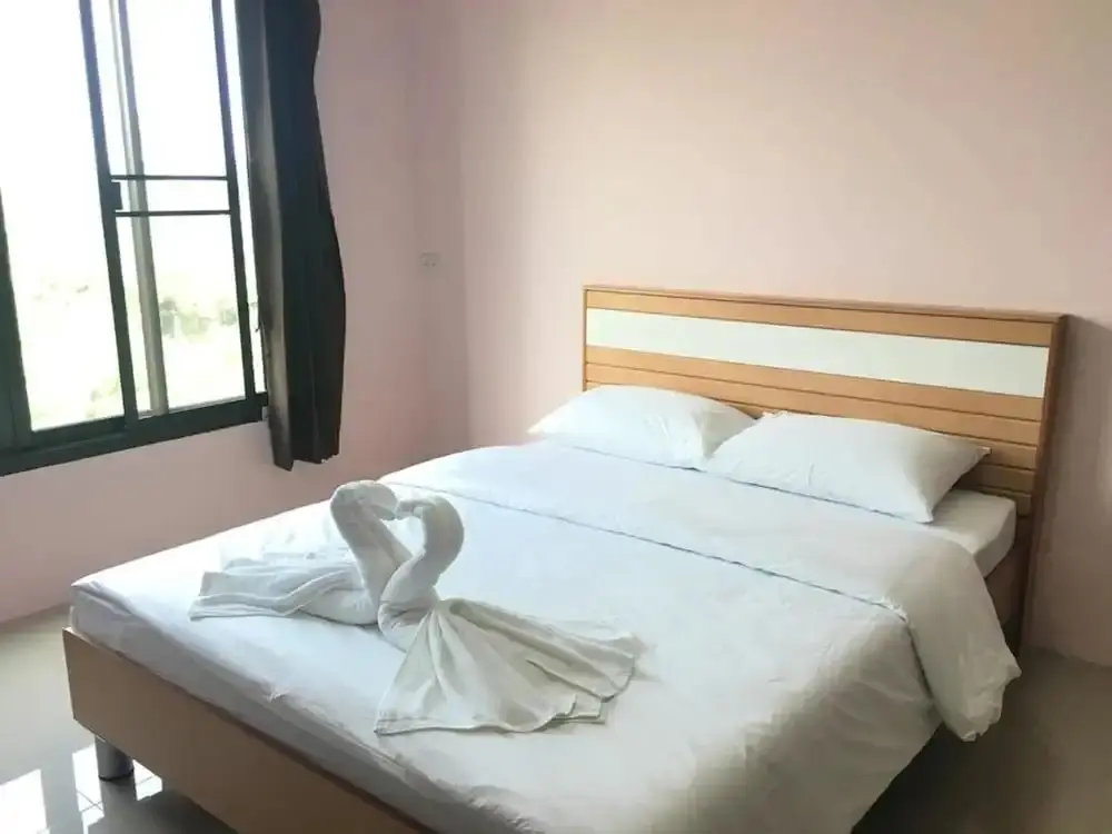 Супханбури: Sutharnlai Apartment