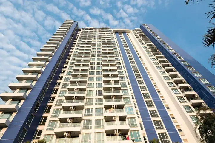 Паттайя: The Cliff Condominium by GrandisVillas