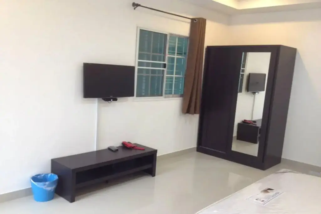 Нанг-Ронг: The Room Apartment