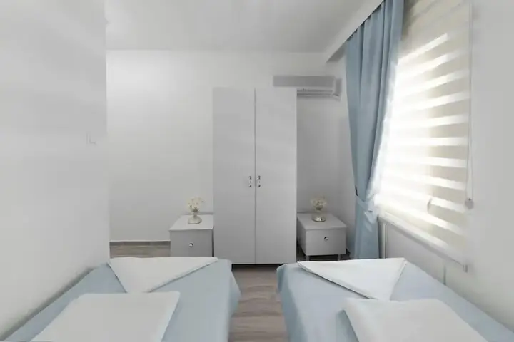Эдремит: Hotel Tuna
