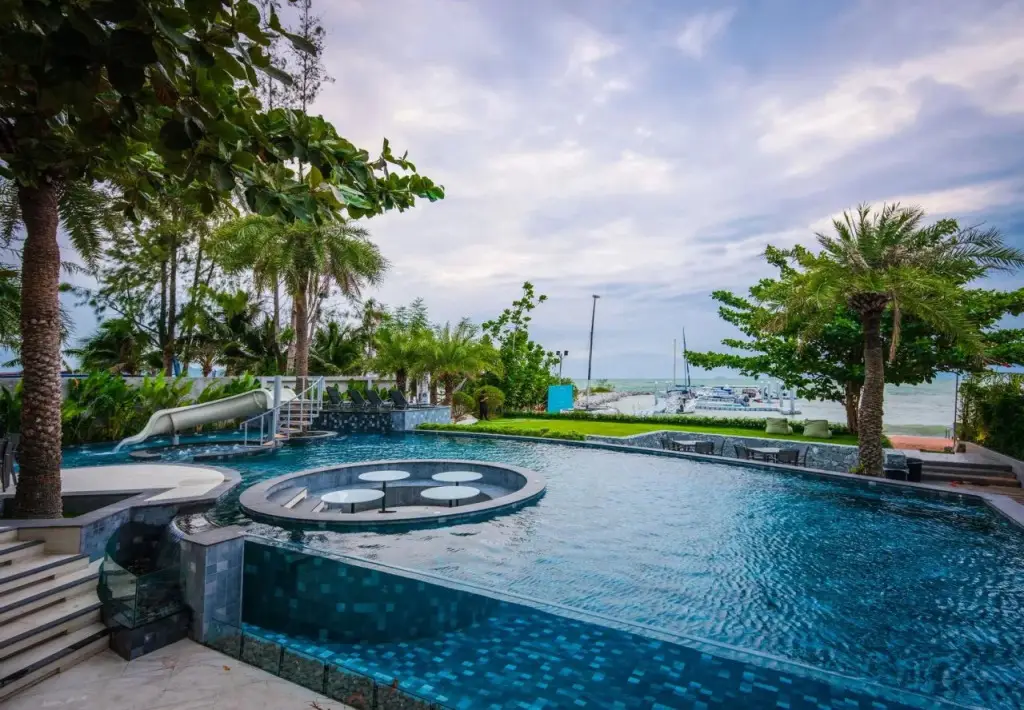 На Чом Тхиан: Отель Worita Cove Hotel