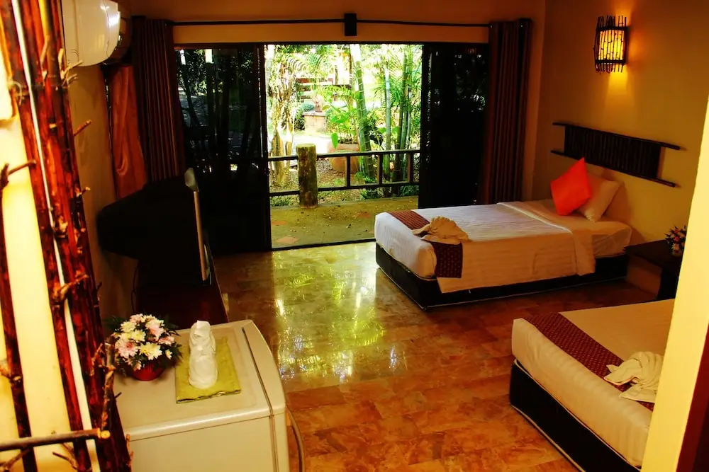 Тха Кра Дан: The Hub Erawan Resort
