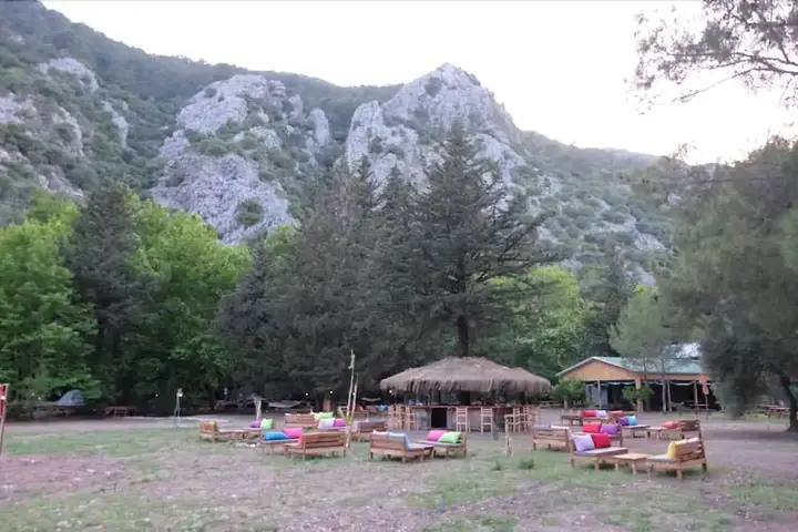 Чиралы: Camp Meeting Point
